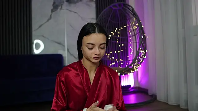 RachelRavee online show from 11.25.25