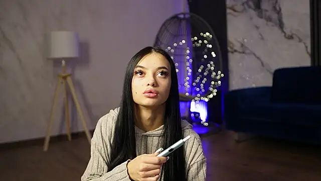 RachelRavee online show from 01.06.26