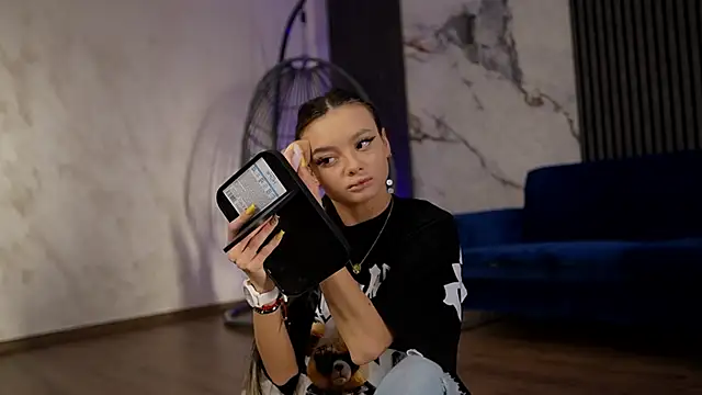 RachelRavee online show from 04.17.26