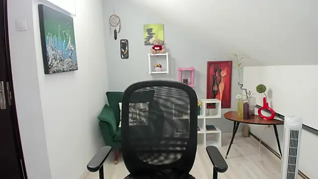 Snapshot of BettyJamess chatting on 10.17.25 BettyJamess online show from 10.17.25