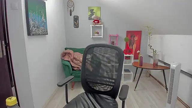 Snapshot of BettyJamess chatting on 10.21.25 BettyJamess online show from 10.21.25