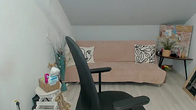 Snapshot of BettyJamess chatting on 10.27.25 BettyJamess online show from 10.27.25