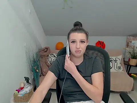 Snapshot of BettyJamess chatting on 10.29.25 BettyJamess online show from 10.29.25