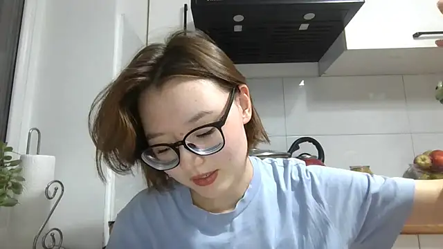 LilyTaylors online show from 10.12.25