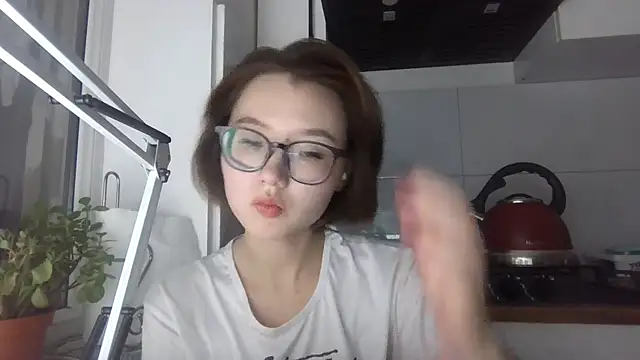 LilyTaylors online show from 10.17.25