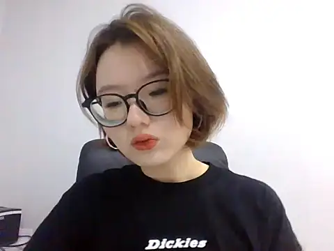 LilyTaylors online show from 10.20.25
