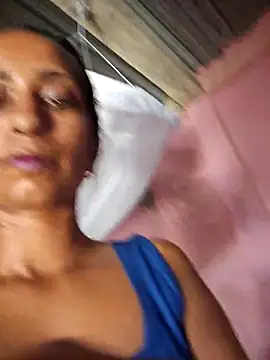 Snapshot of dreamerrrrr1 chatting on 10.11.25 dreamerrrrr1 online show from 10.11.25