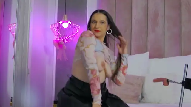 TesaQuinn online show from 10.22.25