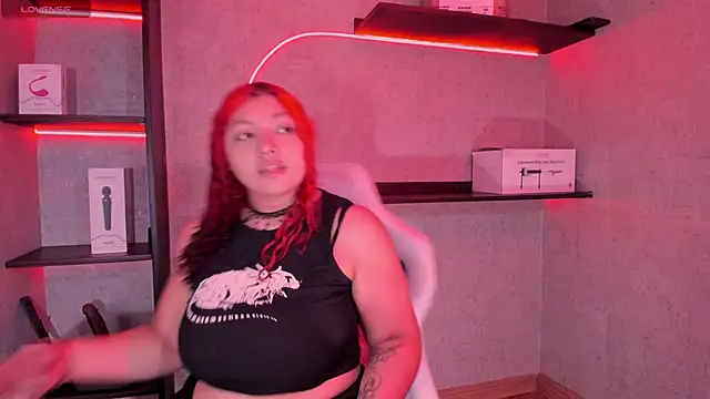 Snapshot of irisfeitan chatting on 11.19.25 irisfeitan online show from 11.19.25