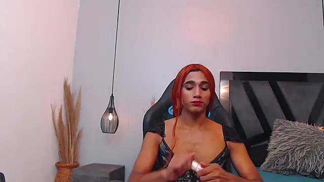 Snapshot of ThaliaMoon chatting on 10.23.25 ThaliaMoon online show from 10.23.25