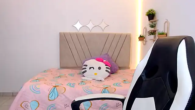 Snapshot of zara_cute chatting on 06.16.26 zara cute online show from 06.16.26