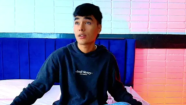 Snapshot of AngelduzZzt chatting on 10.18.25 AngelduzZzt online show from 10.18.25
