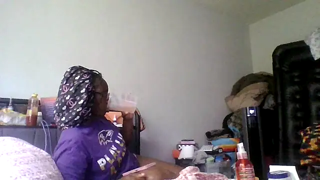 Snapshot of dezzidavill chatting on 06.06.26 dezzidavill online show from 06.06.26