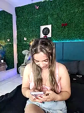 Snapshot of Kiaraa88 chatting on 04.29.26 Kiaraa88 online show from 04.29.26
