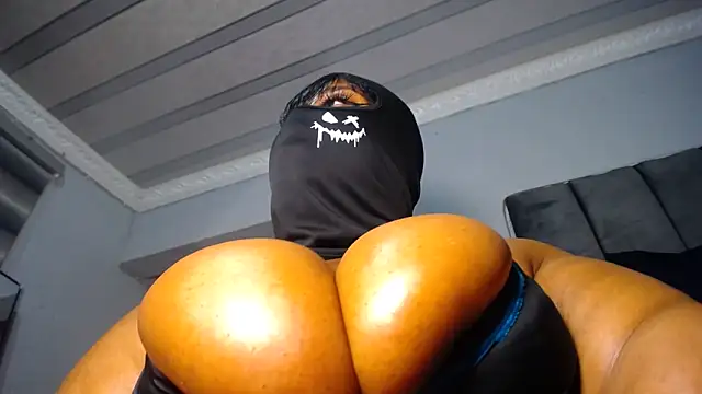 Snapshot of Xpanther_22 chatting on 12.14.25 Xpanther 22 online show from 12.14.25