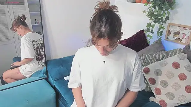 Snapshot of KassMonroe chatting on 12.05.25 KassMonroe online show from 12.05.25