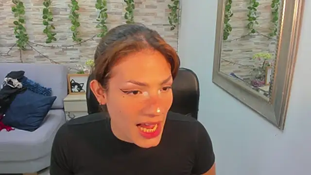 Snapshot of KassMonroe chatting on 12.16.25 KassMonroe online show from 12.16.25