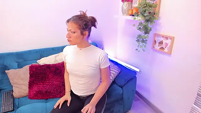 Snapshot of KassMonroe chatting on 12.19.25 KassMonroe online show from 12.19.25