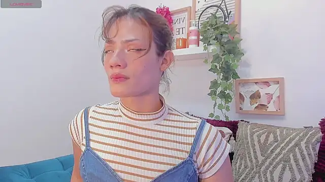 Snapshot of KassMonroe chatting on 12.20.25 KassMonroe online show from 12.20.25