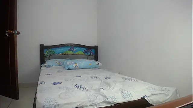 Zoe Monroe  online show from 11.17.25