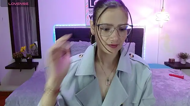 Dafne xx  online show from 10.22.25