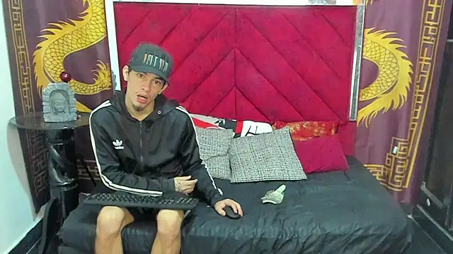 Pride couple online show from 12.21.25