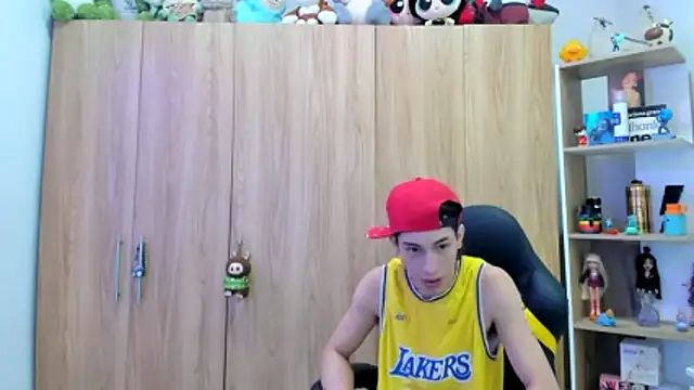 Pride couple online show from 06.01.26