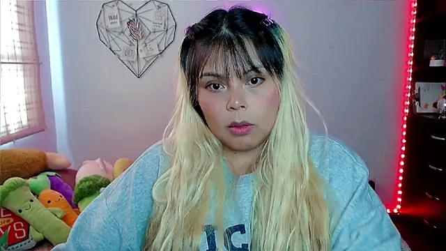 Snapshot of EllieMoonX chatting on 11.24.25 EllieMoonX online show from 11.24.25