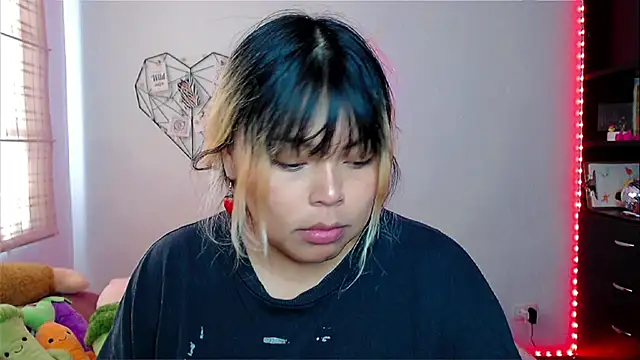 Snapshot of EllieMoonX chatting on 12.01.25 EllieMoonX online show from 12.01.25