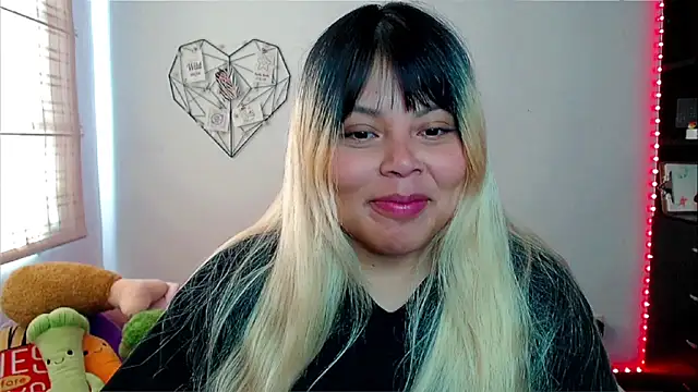 Snapshot of EllieMoonX chatting on 12.17.25 EllieMoonX online show from 12.17.25