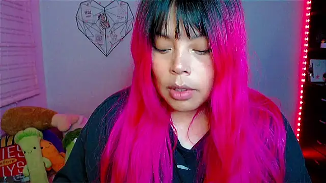 Snapshot of EllieMoonX chatting on 12.22.25 EllieMoonX online show from 12.22.25