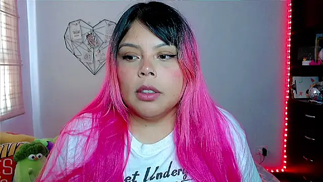 Snapshot of EllieMoonX chatting on 01.09.26 EllieMoonX online show from 01.09.26