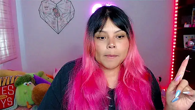 Snapshot of EllieMoonX chatting on 01.13.26 EllieMoonX online show from 01.13.26