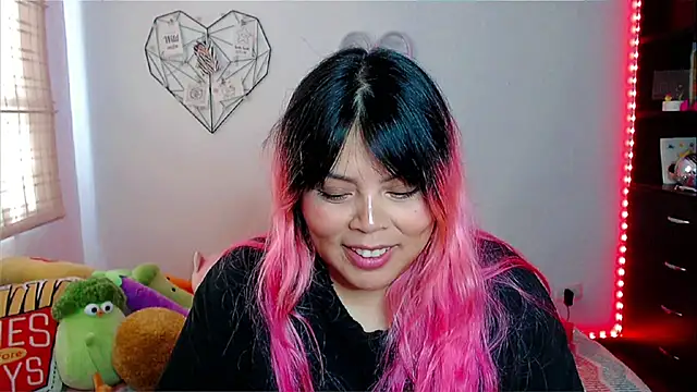 Snapshot of EllieMoonX chatting on 01.14.26 EllieMoonX online show from 01.14.26