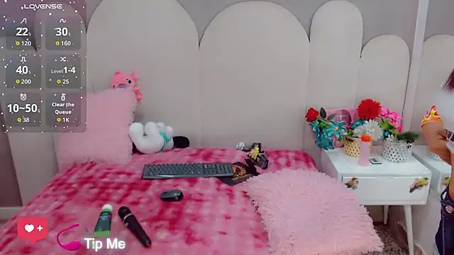 Snapshot of party_girl_skiny chatting on 06.15.26 party girl skiny online show from 06.15.26