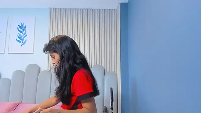 Snapshot of luly_dreams chatting on 06.12.26 luly dreams online show from 06.12.26