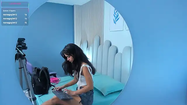 Snapshot of luly_dreams chatting on 06.18.26 luly dreams online show from 06.18.26