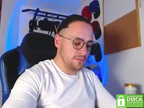 Snapshot of kurt_xx chatting on 10.13.25 kurt xx online show from 10.13.25