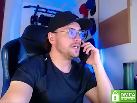 Snapshot of kurt_xx chatting on 10.21.25 kurt xx online show from 10.21.25