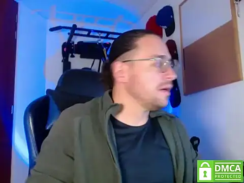 Snapshot of kurt_xx chatting on 10.23.25 kurt xx online show from 10.23.25