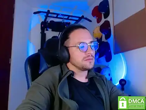 Snapshot of kurt_xx chatting on 10.24.25 kurt xx online show from 10.24.25