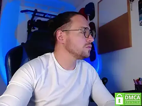 Snapshot of kurt_xx chatting on 10.26.25 kurt xx online show from 10.26.25