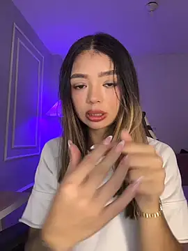 Snapshot of HoneyMollyX chatting on 04.16.26 HoneyMollyX online show from 04.16.26