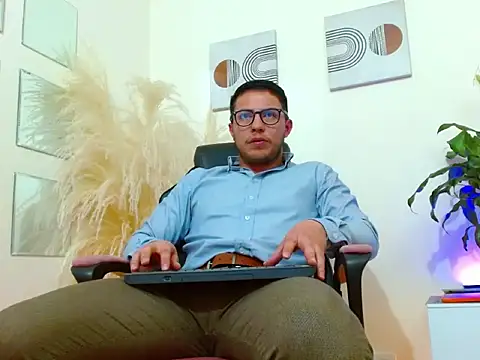 Snapshot of Damian_ferrer01 chatting on 10.14.25 Damian ferrer01 online show from 10.14.25