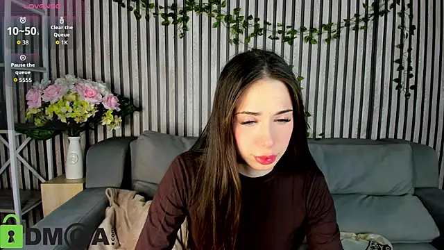 Lana Stones online show from 11.08.25