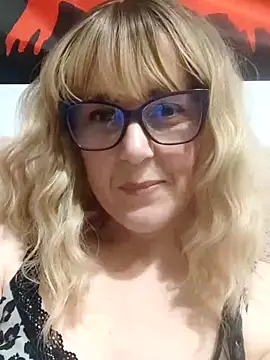 Snapshot of Amelialove42 chatting on 04.29.26 Amelialove42 online show from 04.29.26