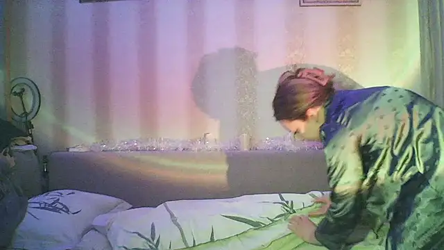 MoodieMira online show from 02.04.26