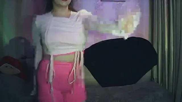 MoodieMira online show from 04.15.26