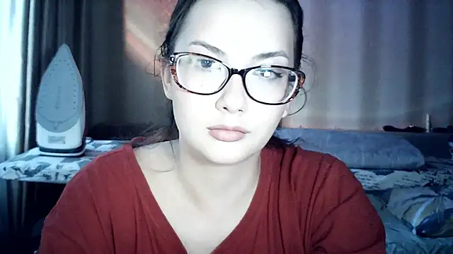 Snapshot of MoodieMira chatting on 06.05.26 MoodieMira online show from 06.05.26