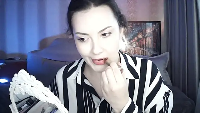 MoodieMira online show from 06.17.26